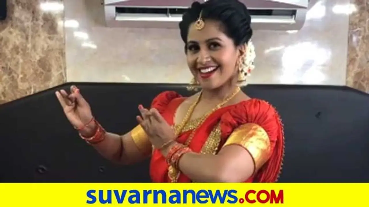 ಕೃಷ್ಣನ ಹಾಡಿಗೆ ಹೆಜ್ಜೆ ಹಾಕಿದ ಅನುಶ್ರೀ; ಬಟ್ಟೆ ಇಷ್ಟ ಆಯ್ತು ಅಂದ್ಮೇಲೆ ಸ್ಟೆಪ್ ಇರ್ಲೇಬೇಕು! ಕೃಷ್ಣನ ಹಾಡಿಗೆ ಹೆಜ್ಜೆ ಹಾಕಿದ ಅನುಶ್ರೀ; ಬಟ್ಟೆ ಇಷ್ಟ ಆಯ್ತು ಅಂದ್ಮೇಲೆ ಸ್ಟೆಪ್ ಇರ್ಲೇಬೇಕು!