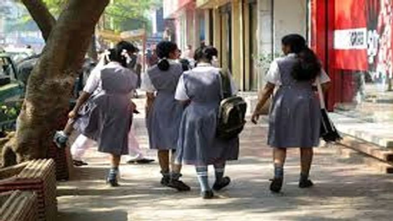 10 ತಿಂಗಳ ಬಳಿಕ ಶಾಲಾ ಕಾಲೇಜು ಓಪನ್‌ ಆದ್ರೂ ಬಾರದ ವಿದ್ಯಾರ್ಥಿಗಳು..!