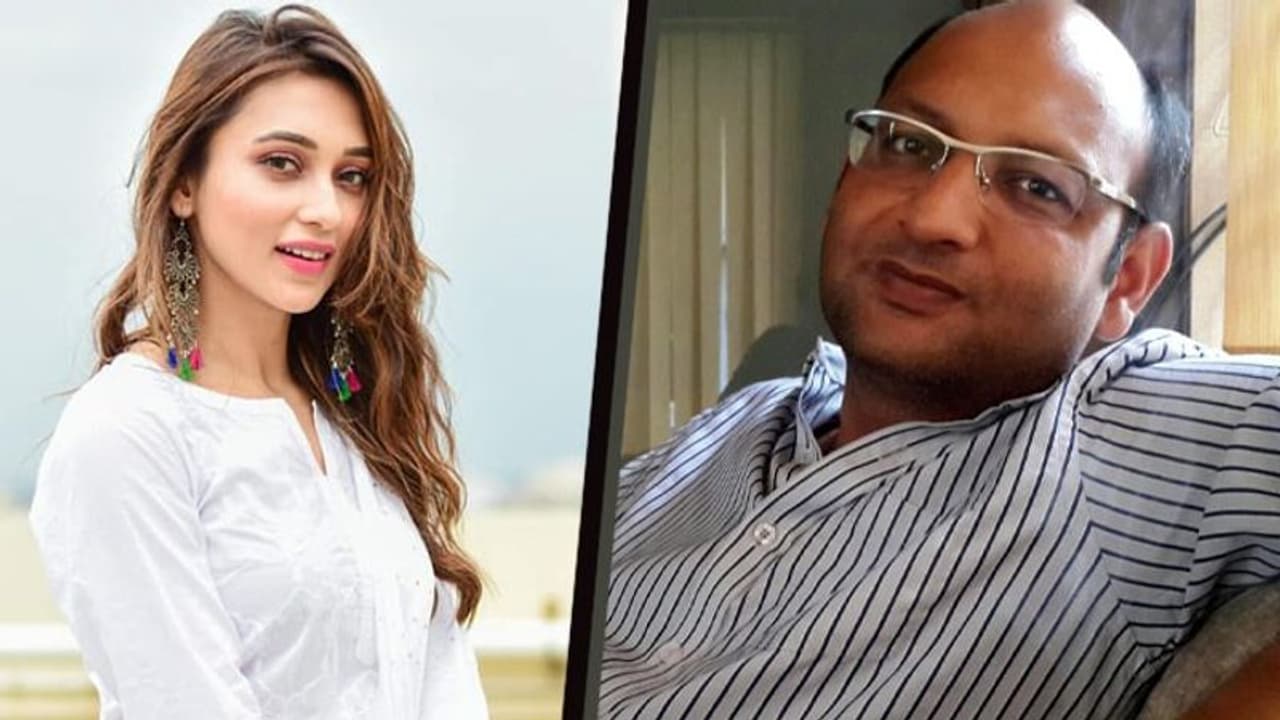 নড়কযন্ত্রণা থেকে মুক্তি, জেল থেকে জামিন পেলেন শ্রীকান্ত মোহতা, আবেগাপ্লুত মিমি নড়কযন্ত্রণা থেকে মুক্তি, জেল থেকে জামিন পেলেন শ্রীকান্ত মোহতা, আবেগাপ্লুত মিমি