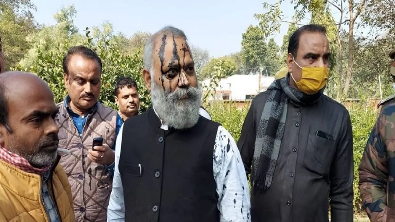 अस्पतालों में पैदा होते हैं कुत्ते के बच्चे कहने वाले MLA अब अरेस्ट, ये है पूरा मामला अस्पतालों में पैदा होते हैं कुत्ते के बच्चे कहने वाले MLA अब अरेस्ट, ये है पूरा मामला