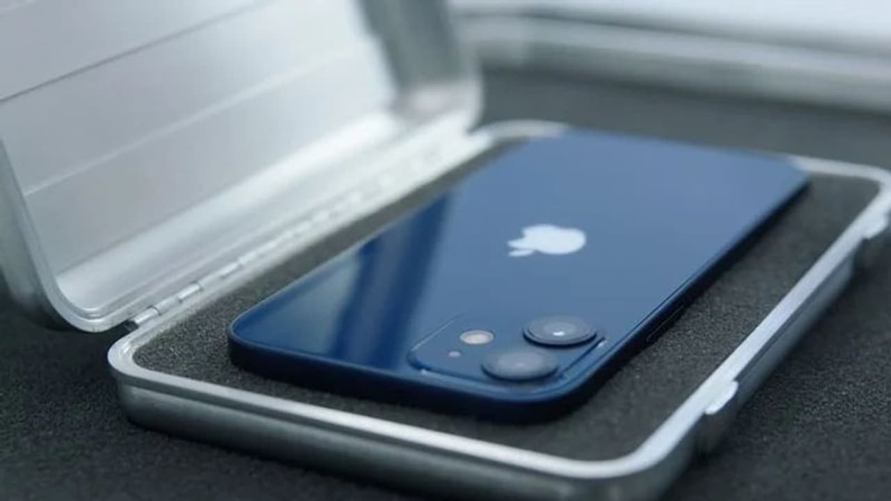 ദുര്ബലഹൃദയരേ, ഐഫോണ് 12 നിങ്ങള്ക്ക് അപകടം വിതച്ചേക്കും, കാരണമിതാണ് ദുര്ബലഹൃദയരേ, ഐഫോണ് 12 നിങ്ങള്ക്ക് അപകടം വിതച്ചേക്കും, കാരണമിതാണ്