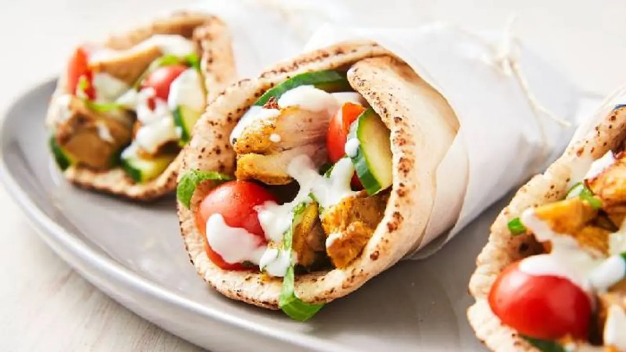 19 year old man dies after eating 'chicken shawarma', two stall vendors arrested in Mumbai