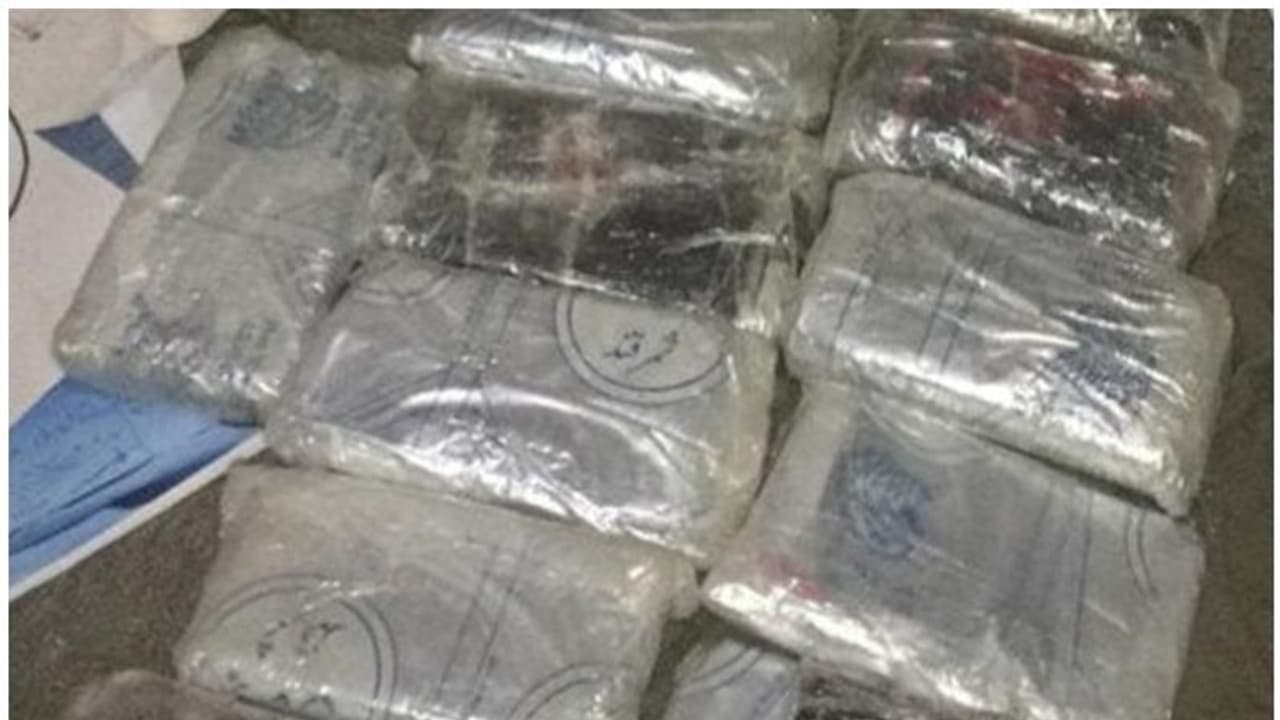 മയക്കുമരുന്ന് കള്ളക്കടത്ത്, മോഷണം; ഒമാനില് രണ്ട് പ്രവാസികള് അറസ്റ്റില് മയക്കുമരുന്ന് കള്ളക്കടത്ത്, മോഷണം; ഒമാനില് രണ്ട് പ്രവാസികള് അറസ്റ്റില്