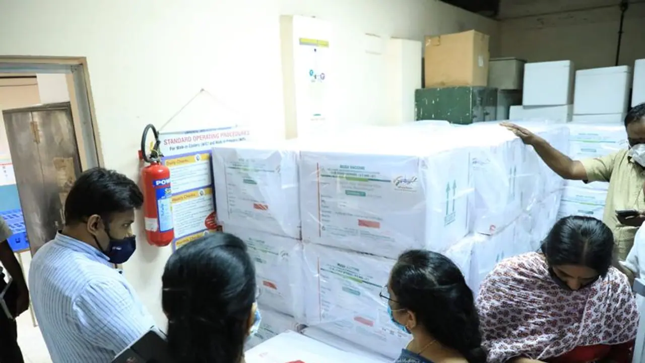 বাছাবাছির কোনও সুযোগ নেই, তিনদিনেই স্টোরে চলে আসছে ১.৬৫ কোটি ভ্যাকসিন ডোজ বাছাবাছির কোনও সুযোগ নেই, তিনদিনেই স্টোরে চলে আসছে ১.৬৫ কোটি ভ্যাকসিন ডোজ