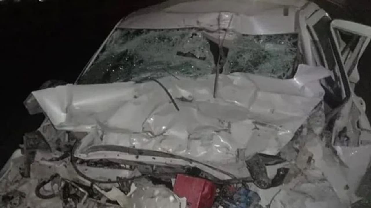 కర్నూల్ లో ఘోర రోడ్డుప్రమాదం... దైవదర్శనానికి వెళుతూ 14 మంది మృతి కర్నూల్ లో ఘోర రోడ్డుప్రమాదం... దైవదర్శనానికి వెళుతూ 14 మంది మృతి