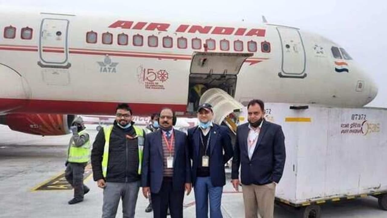 தனியாருக்கு தாரைவார்க்கப்படும் நிறுவனங்கள்... ரூ.1.75 லட்சம் கோடி திரட்ட அதிரடி..! தனியாருக்கு தாரைவார்க்கப்படும் நிறுவனங்கள்... ரூ.1.75 லட்சம் கோடி திரட்ட அதிரடி..!