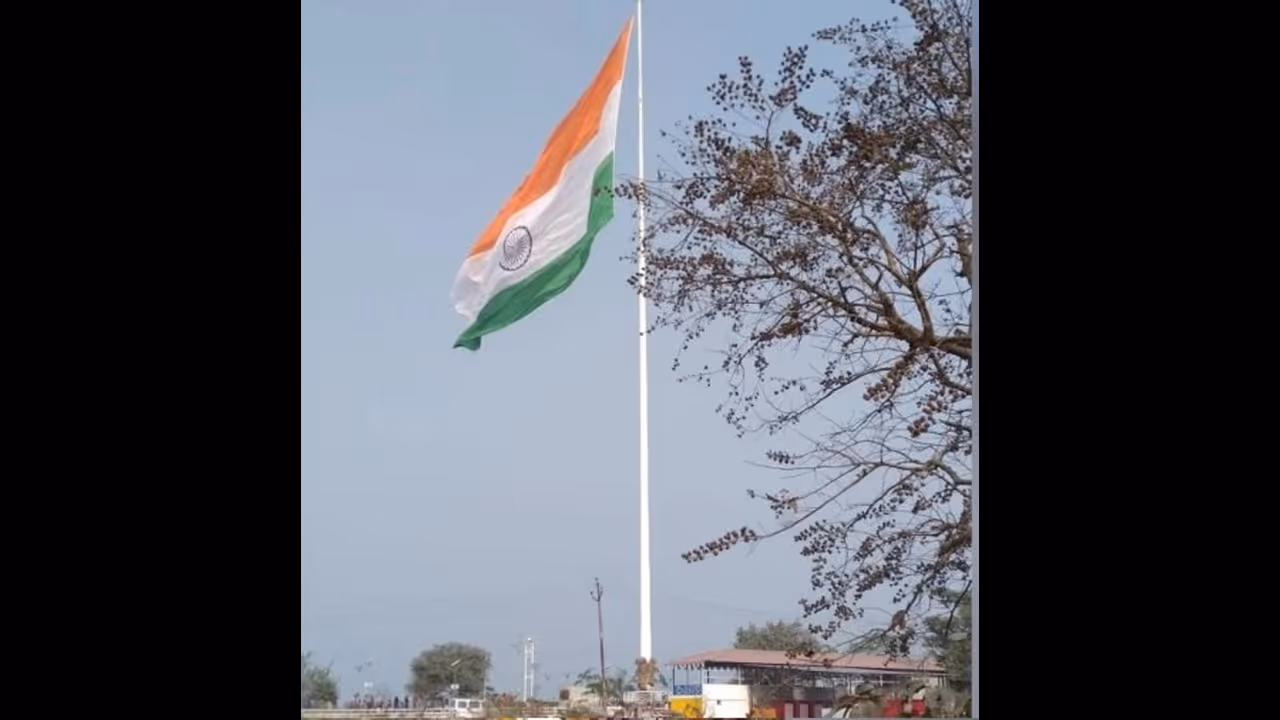 ಹುಬ್ಬಳ್ಳಿ: ಬೆಂಗೇರಿ ಖಾದಿ ಧ್ವಜ ಕೇಂದ್ರಕ್ಕೆ ದುಪ್ಪಟ್ಟು ಆದಾಯ..! ಹುಬ್ಬಳ್ಳಿ: ಬೆಂಗೇರಿ ಖಾದಿ ಧ್ವಜ ಕೇಂದ್ರಕ್ಕೆ ದುಪ್ಪಟ್ಟು ಆದಾಯ..!