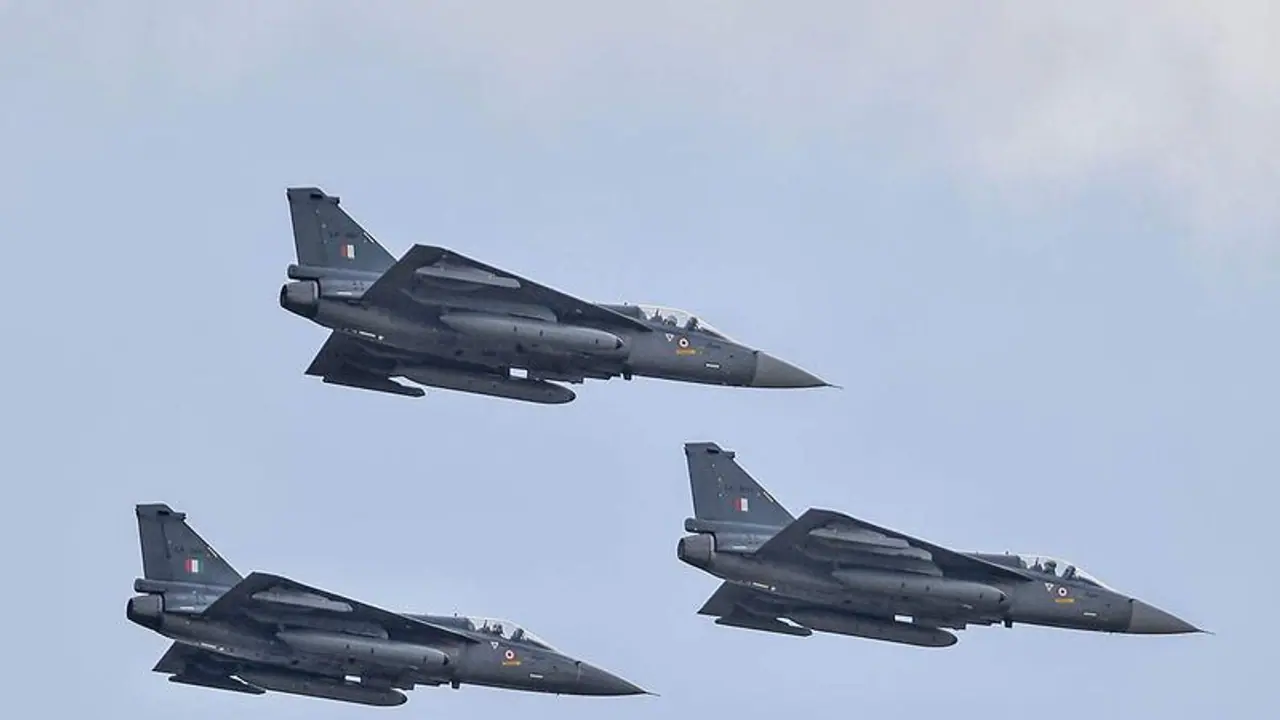 IAF HAL deal for 83 LCA Tejas aircraft to be signed on February 3 IAF HAL deal for 83 LCA Tejas aircraft to be signed on February 3