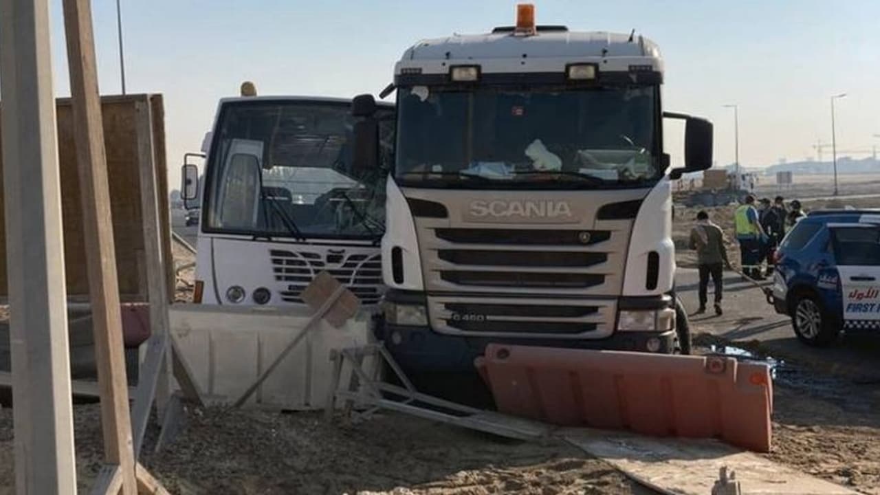 യുഎഇയില് ബസും ട്രക്കും കൂട്ടിയിടിച്ച് 27 പേര്ക്ക് പരിക്ക് യുഎഇയില് ബസും ട്രക്കും കൂട്ടിയിടിച്ച് 27 പേര്ക്ക് പരിക്ക്