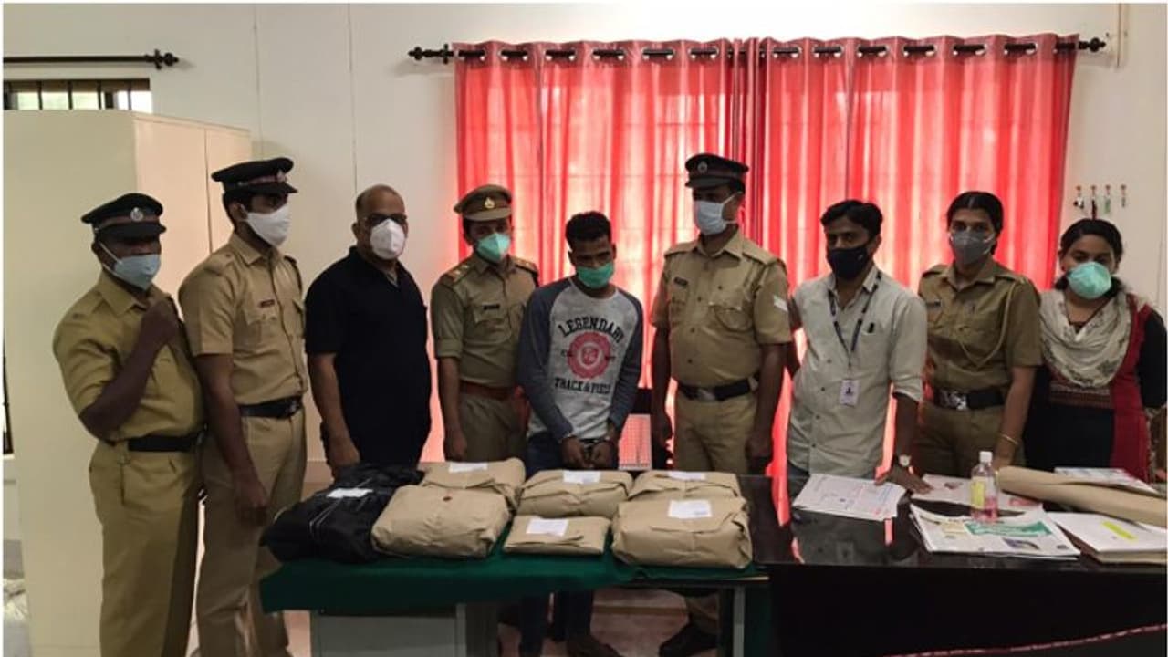 പരപ്പനങ്ങാടിയിൽ 11 കിലോ കഞ്ചാവുമായി യുവാവ് പിടിയിൽ പരപ്പനങ്ങാടിയിൽ 11 കിലോ കഞ്ചാവുമായി യുവാവ് പിടിയിൽ