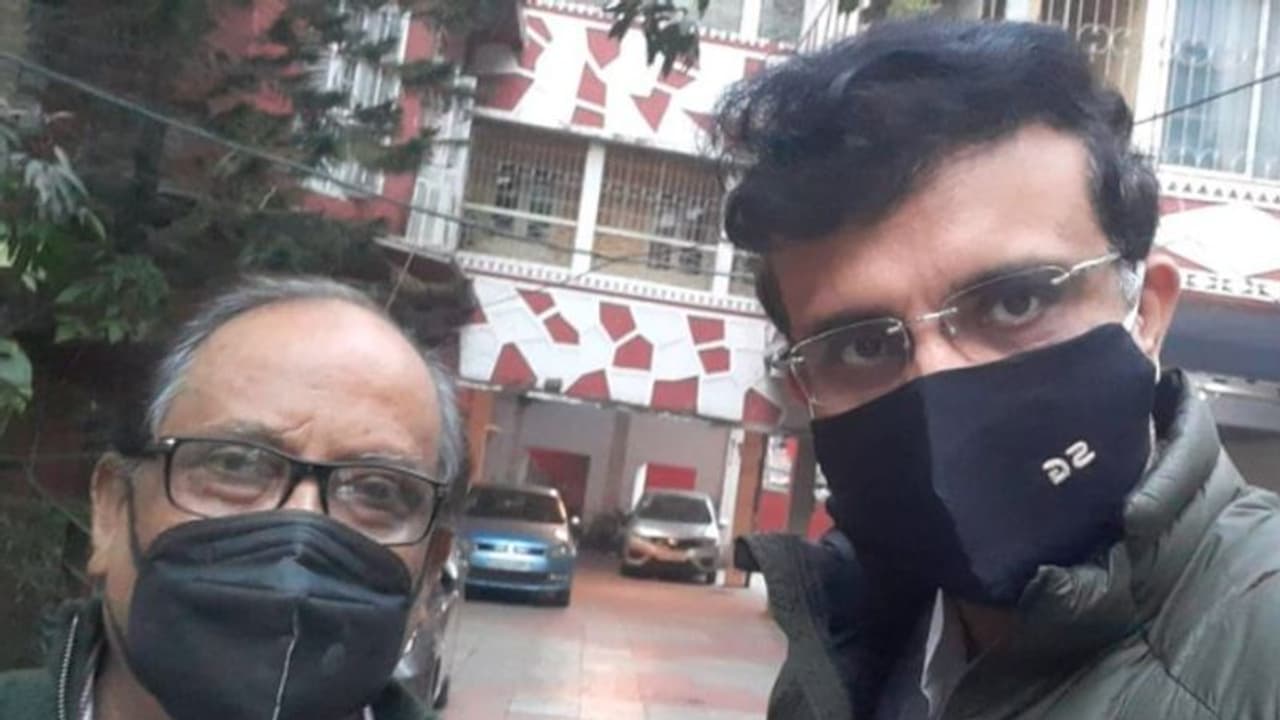 ফের সৌরভের বাড়িতে অশোক ভট্টাচার্য, কী আলোচনা করলেন 'মহারাজের' সঙ্গে ফের সৌরভের বাড়িতে অশোক ভট্টাচার্য, কী আলোচনা করলেন 'মহারাজের' সঙ্গে