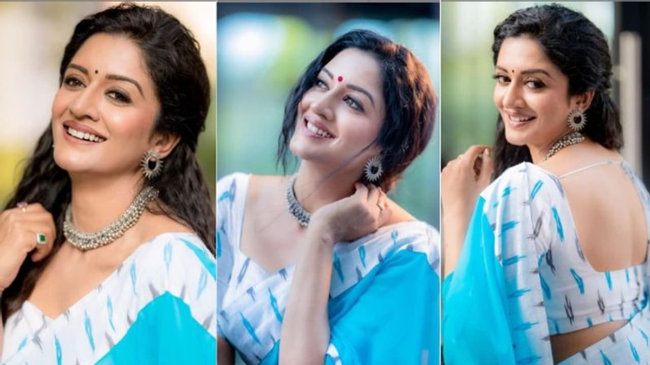 'ചെറു പുഞ്ചിരി നൽകാൻ മറക്കരുത്'; ആകാശനീലിമയില് മനോഹരിയായി വിമല രാമന് 'ചെറു പുഞ്ചിരി നൽകാൻ മറക്കരുത്'; ആകാശനീലിമയില് മനോഹരിയായി വിമല രാമന്