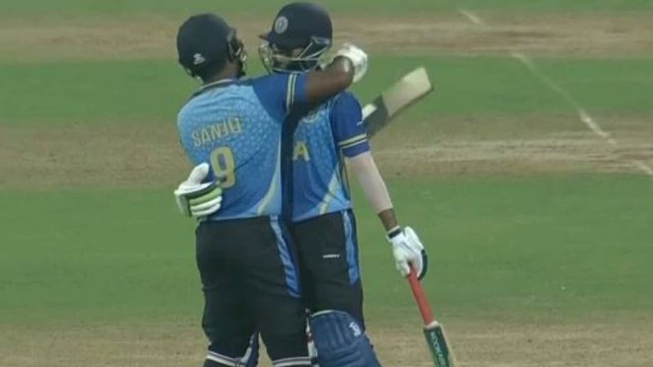 മുംബൈയുടെ വമ്പിന് മറുപടിയുമായി അസറുദ്ദീന്റെ സെഞ്ചുറി; സയിദ് മുഷ്താഖ് അലി ടി20 കേരളത്തിന് രണ്ടാം ജയം മുംബൈയുടെ വമ്പിന് മറുപടിയുമായി അസറുദ്ദീന്റെ സെഞ്ചുറി; സയിദ് മുഷ്താഖ് അലി ടി20 കേരളത്തിന് രണ്ടാം ജയം