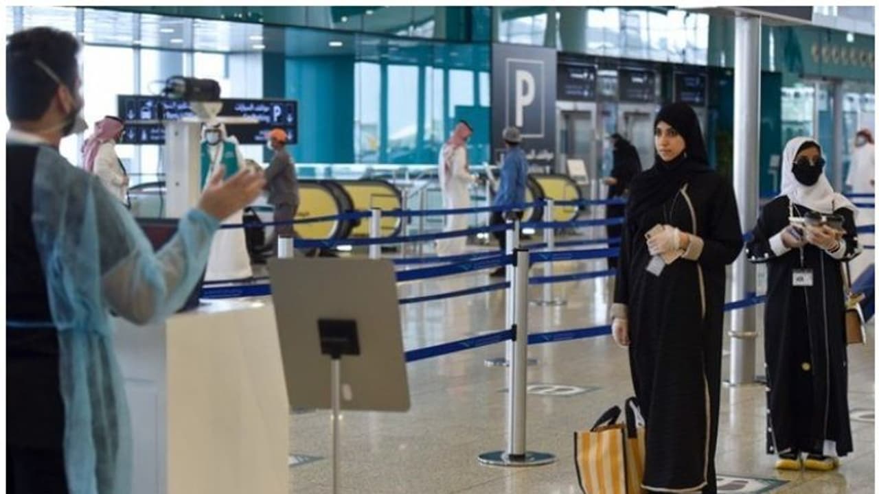 പ്രത്യേക അനുമതിയില്ലാതെ 12 രാജ്യങ്ങളിലേക്ക് സഞ്ചരിക്കരുതെന്ന് സൗദി പൗരന്മാര്ക്ക് നിര്ദേശം പ്രത്യേക അനുമതിയില്ലാതെ 12 രാജ്യങ്ങളിലേക്ക് സഞ്ചരിക്കരുതെന്ന് സൗദി പൗരന്മാര്ക്ക് നിര്ദേശം