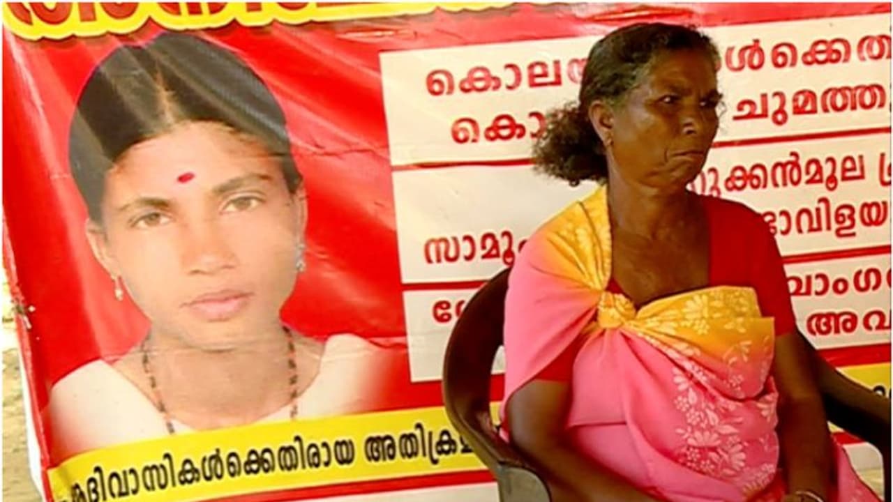 ശോഭയുടെ മരണം; രാഷ്ട്രീയ നേതാവ് ഇടപെട്ട് കേസ് അട്ടിമറിച്ചെന്ന് ആരോപണം; ക്രൈംബ്രാഞ്ച് അന്വേഷിക്കും ശോഭയുടെ മരണം; രാഷ്ട്രീയ നേതാവ് ഇടപെട്ട് കേസ് അട്ടിമറിച്ചെന്ന് ആരോപണം; ക്രൈംബ്രാഞ്ച് അന്വേഷിക്കും