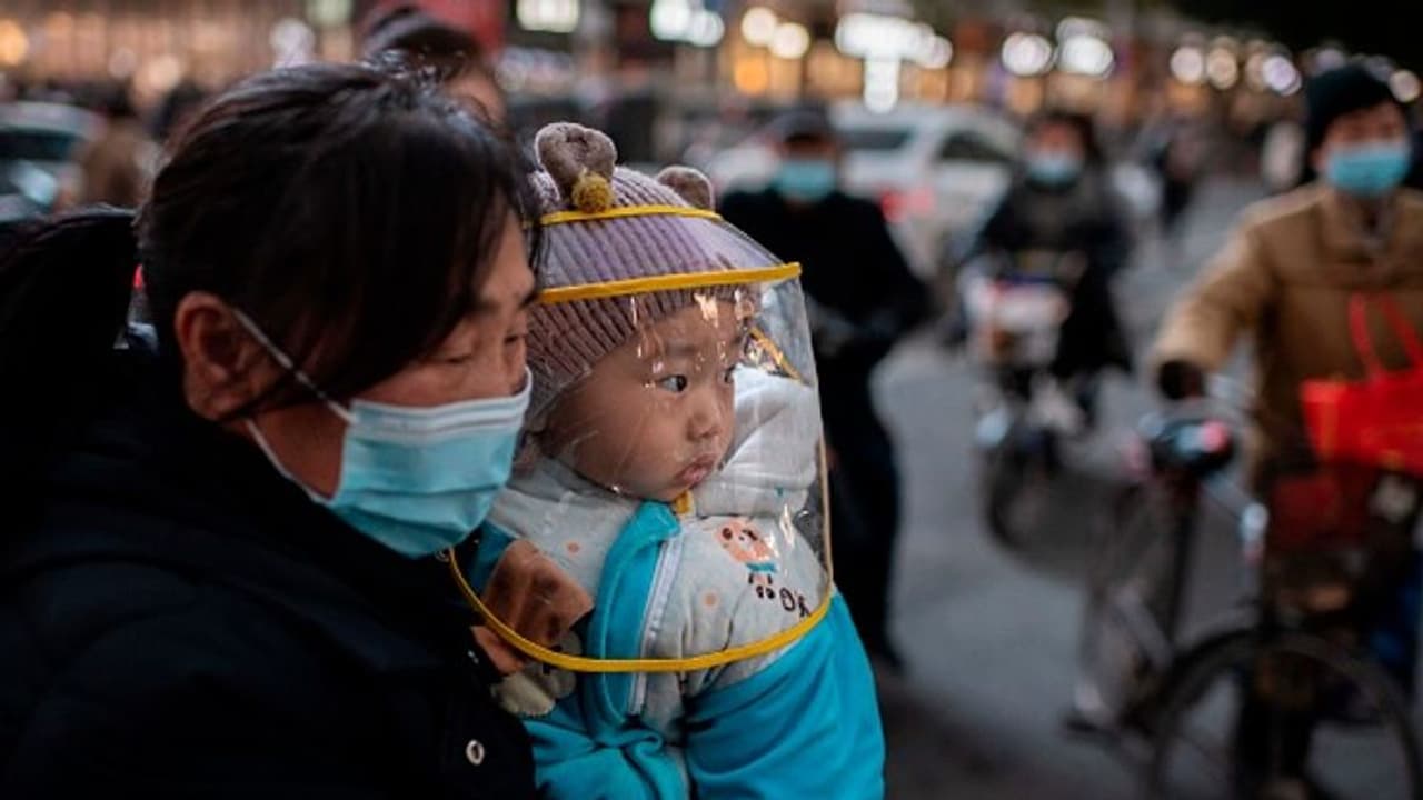 చైనాలో రోజుకు 6.30 లక్షల కేసుల ముప్పు.. ‘ఆంక్షలు ఎత్తేసే ఆలోచనల్లేవ్’ చైనాలో రోజుకు 6.30 లక్షల కేసుల ముప్పు.. ‘ఆంక్షలు ఎత్తేసే ఆలోచనల్లేవ్’