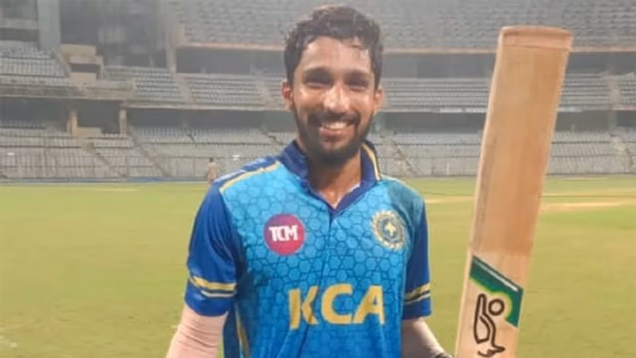 മുഹമ്മദ് അസറുദ്ദീന് വെടിക്കെട്ട് അര്ധ സെഞ്ചുറി, കേരളത്തിനെതിരെ കര്ണാടകക്ക് 180 റണ്സ് വിജയലക്ഷ്യം മുഹമ്മദ് അസറുദ്ദീന് വെടിക്കെട്ട് അര്ധ സെഞ്ചുറി, കേരളത്തിനെതിരെ കര്ണാടകക്ക് 180 റണ്സ് വിജയലക്ഷ്യം