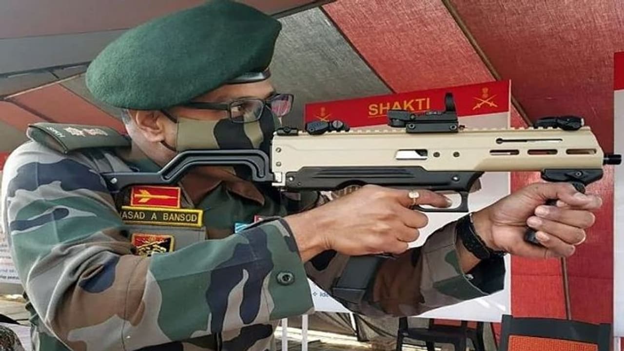 সেনা ডিআরডিও'র তৈরি মেশিন পিস্তল 'এএসএমআই', অভিনব দেশি বন্দুকে সাজবে সশস্ত্র বাহিনী সেনা ডিআরডিও'র তৈরি মেশিন পিস্তল 'এএসএমআই', অভিনব দেশি বন্দুকে সাজবে সশস্ত্র বাহিনী