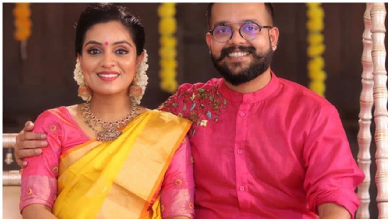 ആദ്യത്തെ കണ്മണിയെത്തി, കുഞ്ഞ് ജനിച്ച വിവരം പങ്കുവെച്ച് അരുണ് ഗോപൻ ആദ്യത്തെ കണ്മണിയെത്തി, കുഞ്ഞ് ജനിച്ച വിവരം പങ്കുവെച്ച് അരുണ് ഗോപൻ