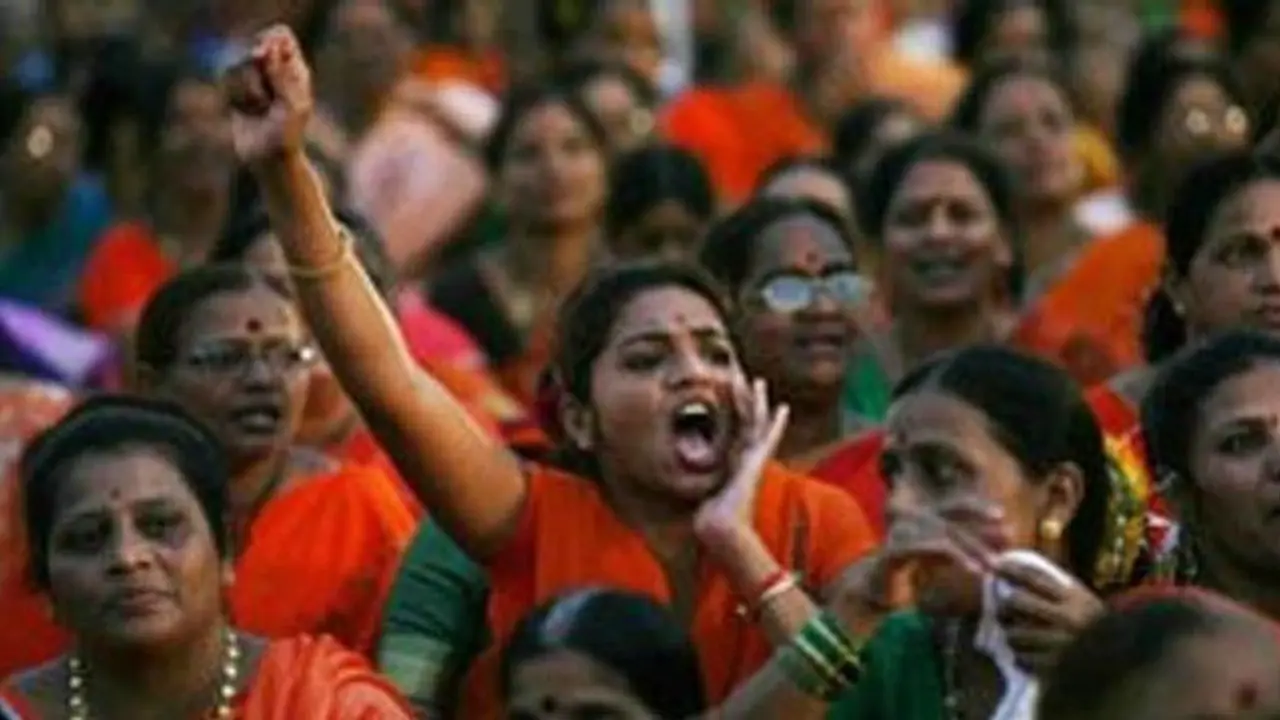 మహిళా రిజర్వేషన్ బిల్లును పార్లమెంట్లో మళ్లీ ప్రవేశపెట్టండి : కేంద్రానికి ప్రతిపక్షాల సూచన మహిళా రిజర్వేషన్ బిల్లును పార్లమెంట్లో మళ్లీ ప్రవేశపెట్టండి : కేంద్రానికి ప్రతిపక్షాల సూచన