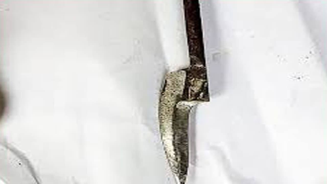 సీఎం క్యాంప్ కార్యాలయంలో కోడికత్తి శ్రీను కుటుంబసభ్యులు.. ఎందుకంటే.. సీఎం క్యాంప్ కార్యాలయంలో కోడికత్తి శ్రీను కుటుంబసభ్యులు.. ఎందుకంటే..