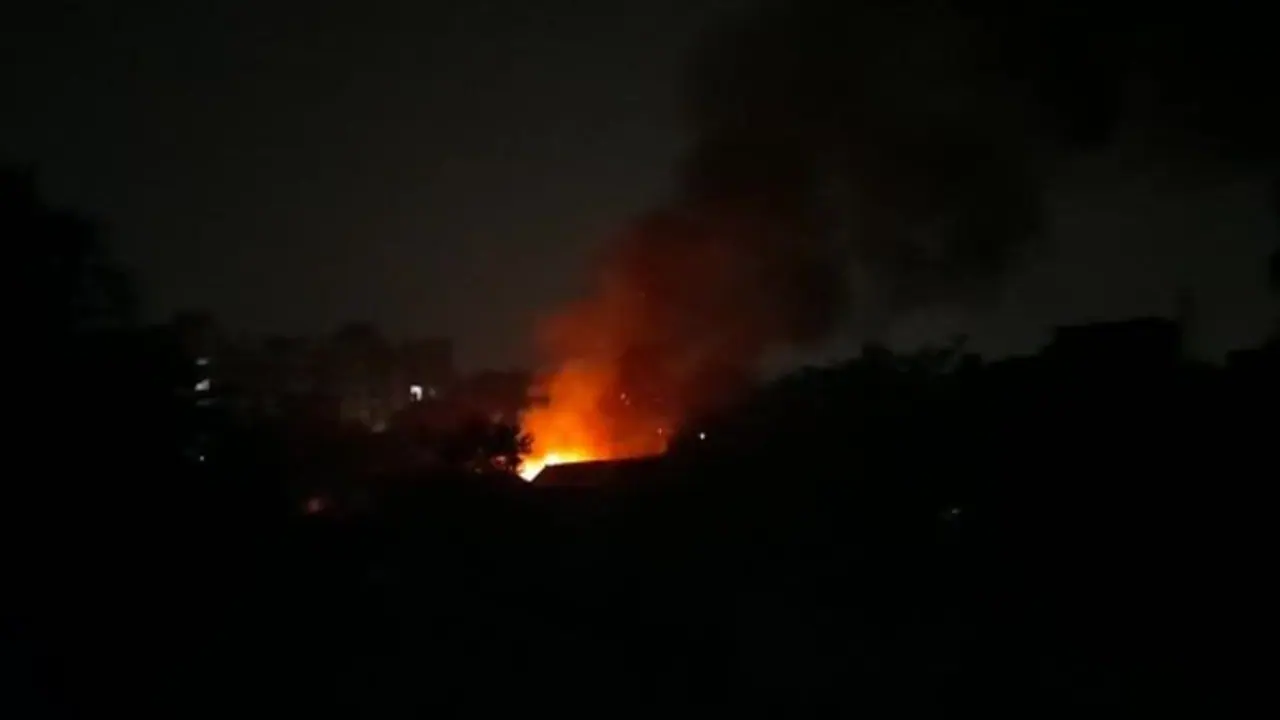 বাগবাজারের ঘা শুকোয়নি, আবার ঝুপড়িতে অগ্নিকাণ্ড নিউটাউনে বাগবাজারের ঘা শুকোয়নি, আবার ঝুপড়িতে অগ্নিকাণ্ড নিউটাউনে