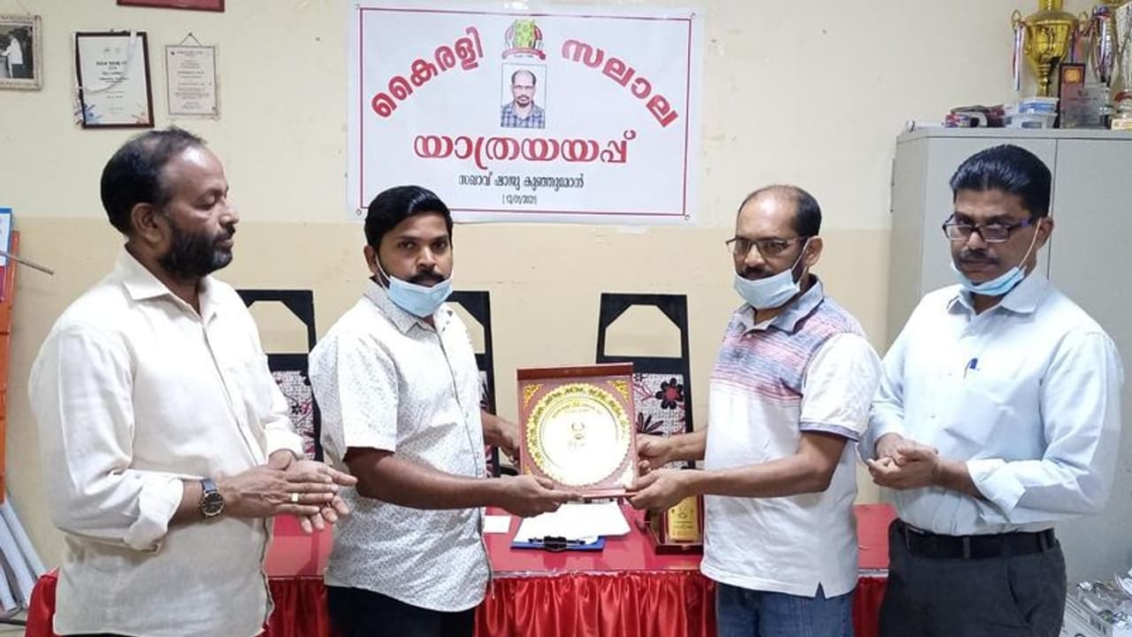 പ്രവാസ ജീവിതം അവസാനിപ്പിച്ച് നാട്ടിലേക്ക് മടങ്ങുന്ന എം.കെ ഷാജുവിന് യാത്രയയപ്പ് നൽകി പ്രവാസ ജീവിതം അവസാനിപ്പിച്ച് നാട്ടിലേക്ക് മടങ്ങുന്ന എം.കെ ഷാജുവിന് യാത്രയയപ്പ് നൽകി