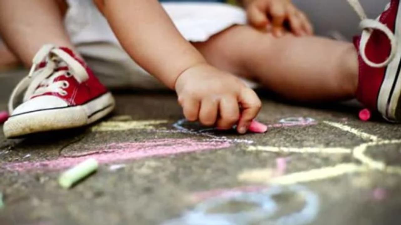 വീടിന്റെ ബാല്ക്കണിയില് നിന്ന് വീണ് മരിച്ച ഒന്നര വയസുകാരി ജീവന് നല്കിയത് അഞ്ച് പേര്ക്ക് വീടിന്റെ ബാല്ക്കണിയില് നിന്ന് വീണ് മരിച്ച ഒന്നര വയസുകാരി ജീവന് നല്കിയത് അഞ്ച് പേര്ക്ക്