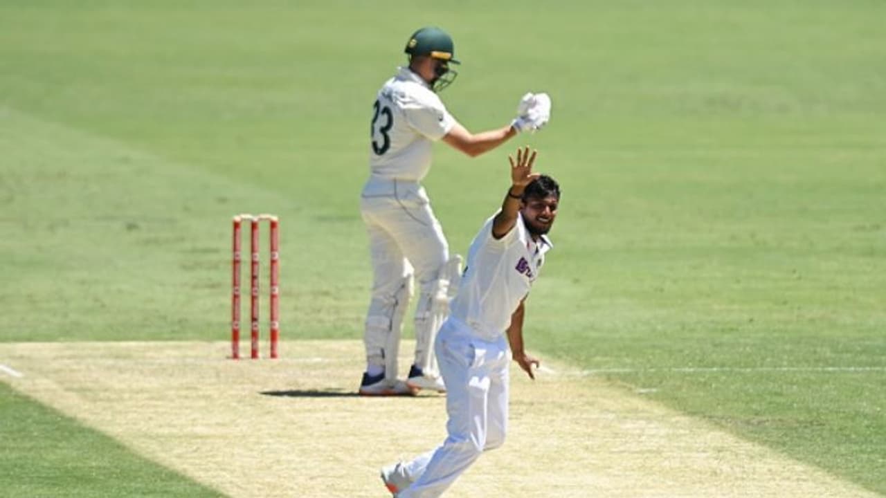 ടെസ്റ്റ് ക്യാപ്പണിഞ്ഞ് നടരാജന്; അരങ്ങേറ്റം അപൂര്വ റെക്കോര്ഡോടെ! ടെസ്റ്റ് ക്യാപ്പണിഞ്ഞ് നടരാജന്; അരങ്ങേറ്റം അപൂര്വ റെക്കോര്ഡോടെ!