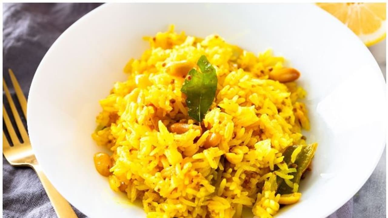 ലഞ്ചിന് 'ലെമൺ ഫ്രൈഡ് റൈസ്' ഉണ്ടാക്കിയാലോ... ലഞ്ചിന് 'ലെമൺ ഫ്രൈഡ് റൈസ്' ഉണ്ടാക്കിയാലോ...