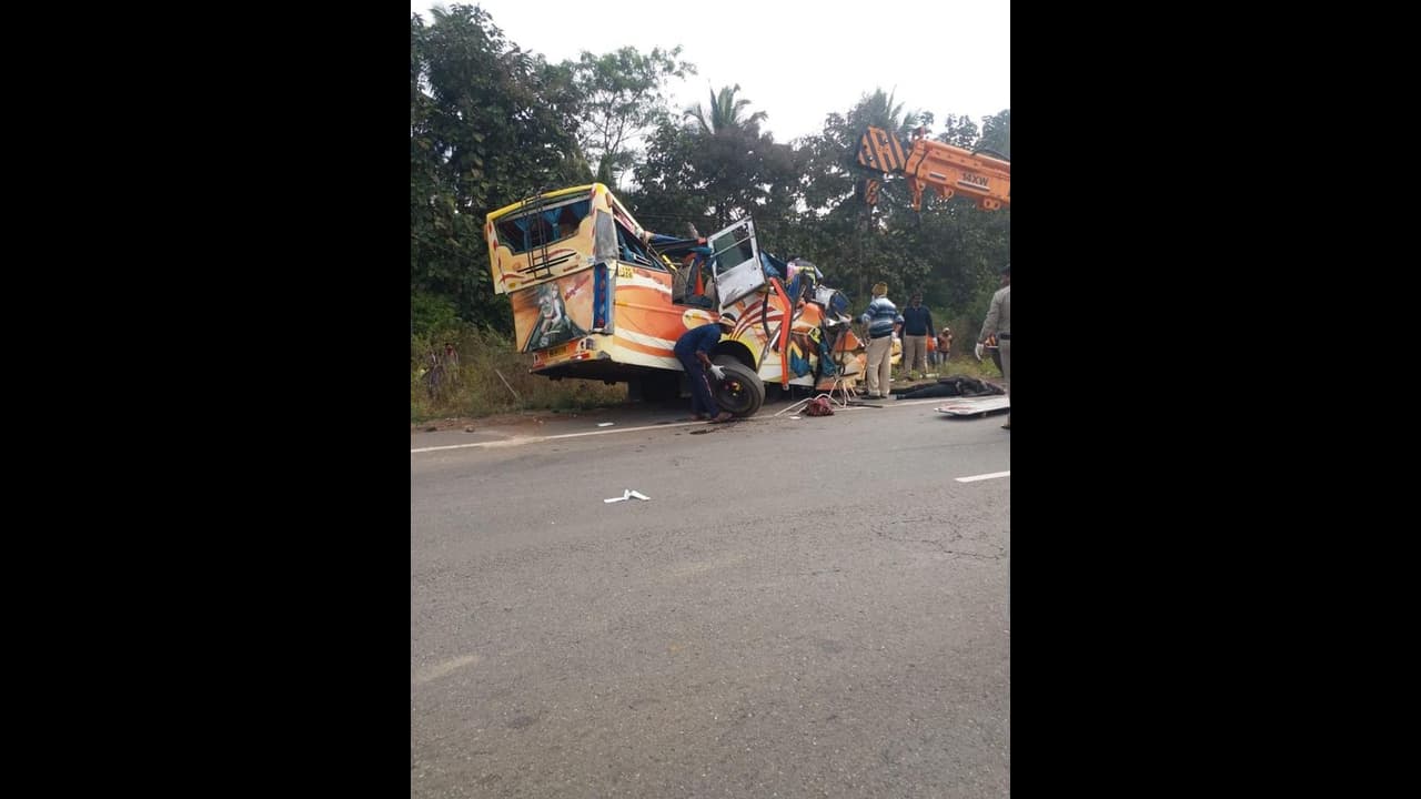 ಭೀಕರ ಅಪಘಾತ: ಶವ ಗುರುತಿಗೆ ಸಾಕ್ಷಿ ನುಡಿದ ನಾಯಿಮರಿ ಟ್ಯಾಟೂ! ಭೀಕರ ಅಪಘಾತ: ಶವ ಗುರುತಿಗೆ ಸಾಕ್ಷಿ ನುಡಿದ ನಾಯಿಮರಿ ಟ್ಯಾಟೂ!