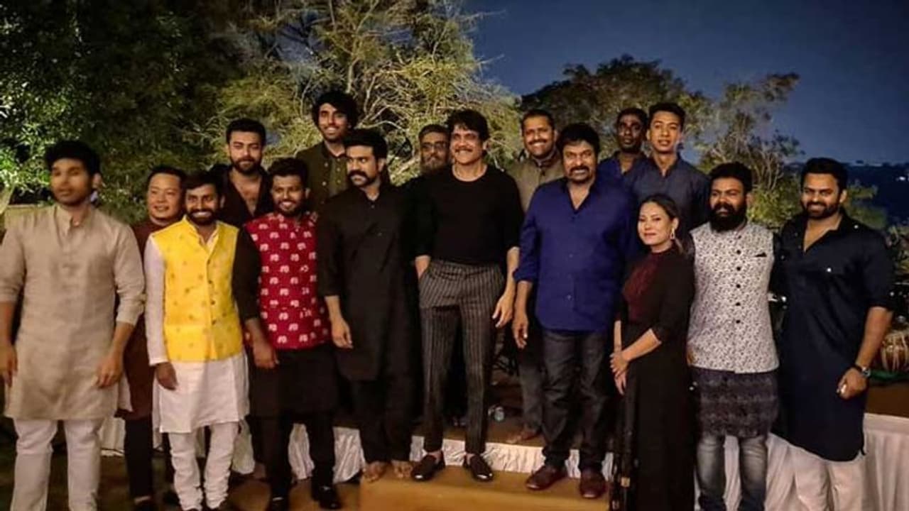 చిరు ఇంట్లో నాగార్జున సంక్రాంతి సంబరాలు.. వైరల్ అవుతున్న ఫోటోలు! చిరు ఇంట్లో నాగార్జున సంక్రాంతి సంబరాలు.. వైరల్ అవుతున్న ఫోటోలు!