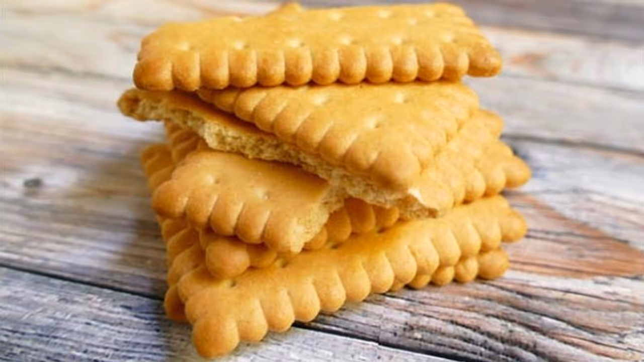 രാവിലെ ബിസ്കറ്റ് കഴിക്കുന്ന പതിവുണ്ടോ? എങ്കില് അല്പം ശ്രദ്ധിക്കുക രാവിലെ ബിസ്കറ്റ് കഴിക്കുന്ന പതിവുണ്ടോ? എങ്കില് അല്പം ശ്രദ്ധിക്കുക