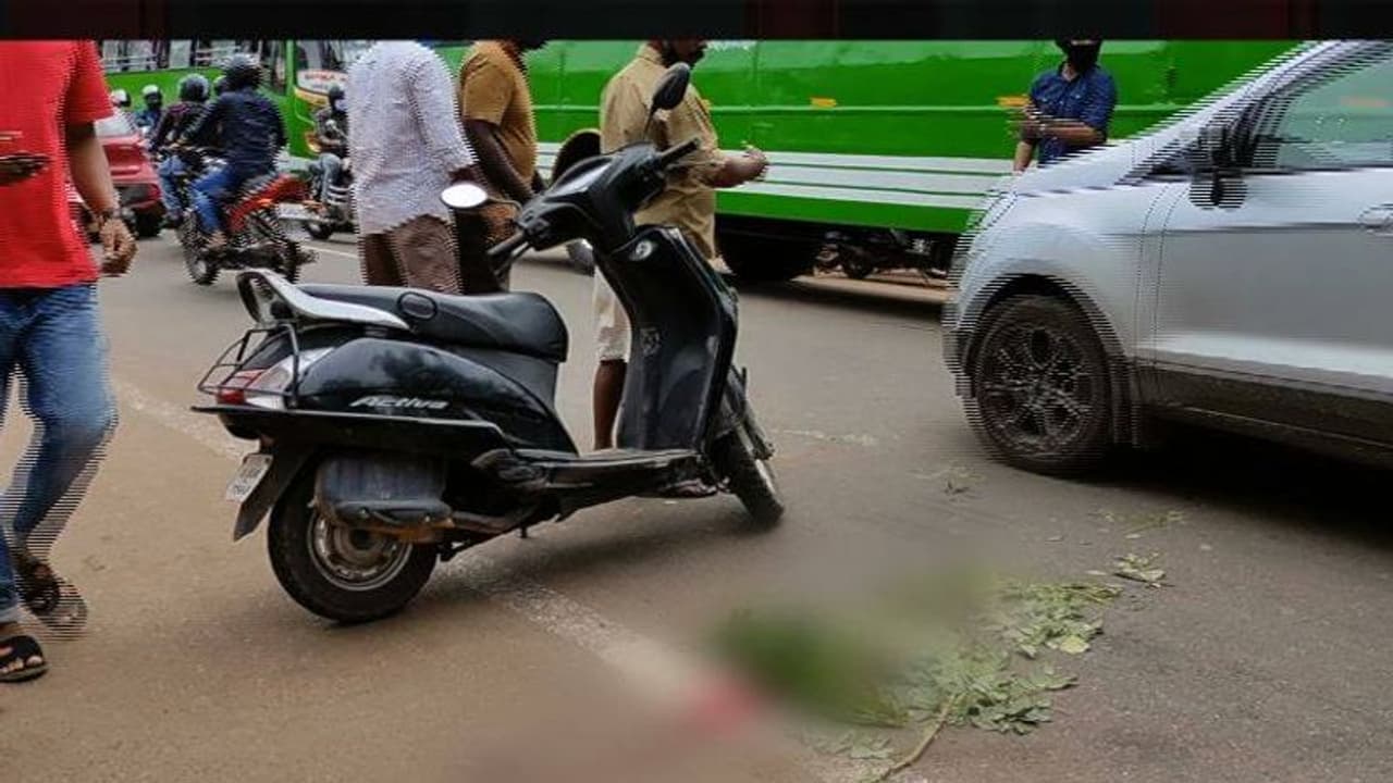 പോലീസിന്റെ പരിശോധനയ്ക്കിടെ അപകട മരണം; നാട്ടുകാരുടെ പ്രതിഷേധം