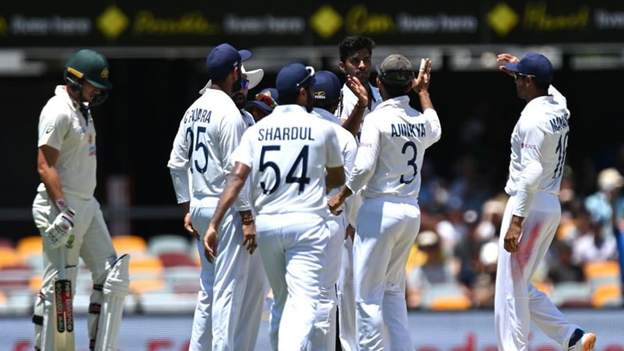 ആഞ്ഞടിച്ച് ഇന്ത്യന് ബൗളര്മാര്; ബ്രിസ്ബേനില് ഓസീസ് 369ന് പുറത്ത് ആഞ്ഞടിച്ച് ഇന്ത്യന് ബൗളര്മാര്; ബ്രിസ്ബേനില് ഓസീസ് 369ന് പുറത്ത്