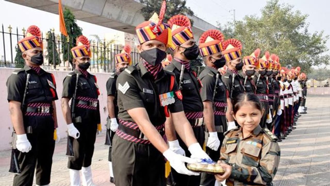 సైనిక్ పరేడ్ లో స్పెషల్ ఎట్రాక్షన్ గా ఏడేళ్ల చిన్నారి..! సైనిక్ పరేడ్ లో స్పెషల్ ఎట్రాక్షన్ గా ఏడేళ్ల చిన్నారి..!