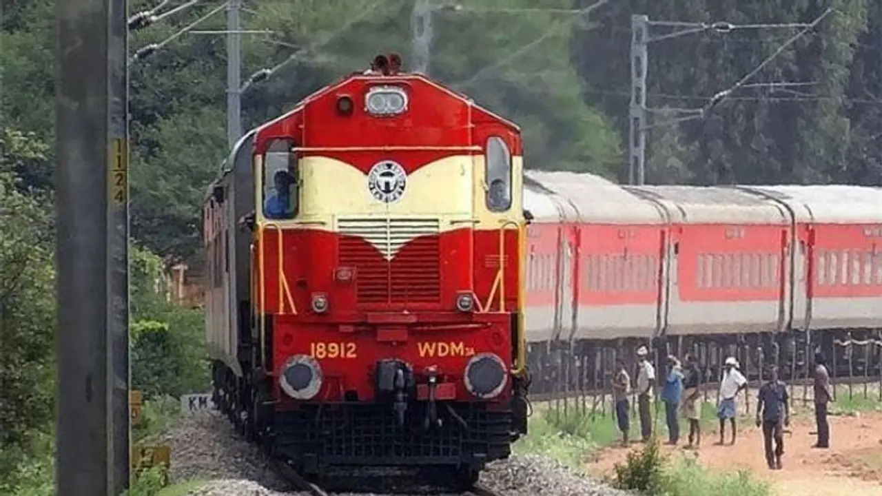 ಟಿಕೆಟ್ ಇಲ್ಲದೆ ಪ್ರಯಾಣಿಸೊ ಒಂಟಿ ಮಹಿಳೆಯ ಕೆಳಗಿಳಿಸುವಂತಿಲ್ಲ: ರೈಲ್ವೆ ಹೊಸ ರೂಲ್