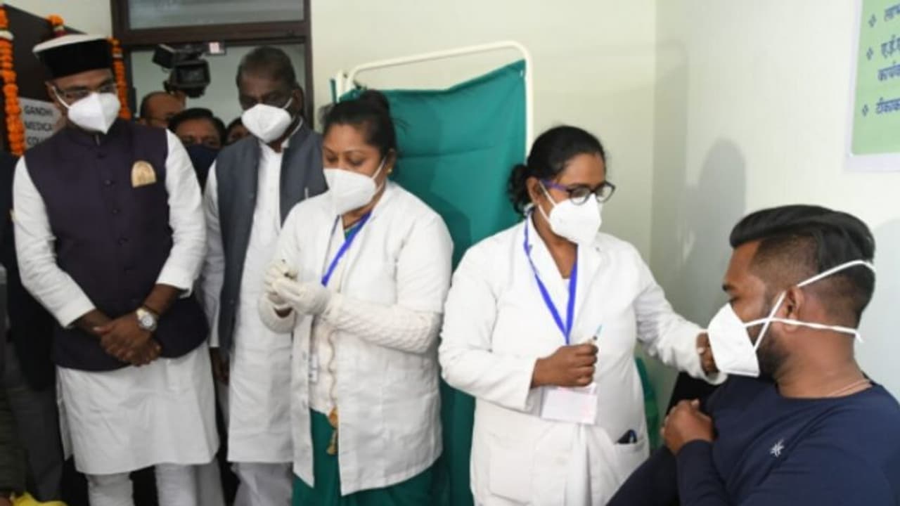 രാജ്യത്ത് കൊവിഡ് വാക്സിനേഷൻ ഇന്നും തുടരും; ഇന്നലെ വാക്സീൻ സ്വീകരിച്ചത് 1.91 ലക്ഷം ആരോഗ്യപ്രവ‍ർത്തകർ