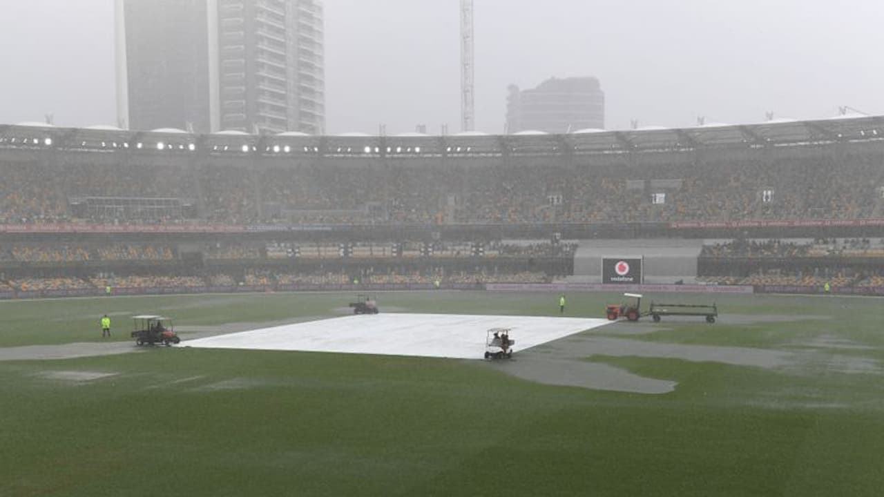 മൂന്നാം സെഷന് മഴയെടുത്തു; ബ്രിസ്ബേനില് ഇന്ത്യക്ക് രണ്ട് വിക്കറ്റ് നഷ്ടം മൂന്നാം സെഷന് മഴയെടുത്തു; ബ്രിസ്ബേനില് ഇന്ത്യക്ക് രണ്ട് വിക്കറ്റ് നഷ്ടം