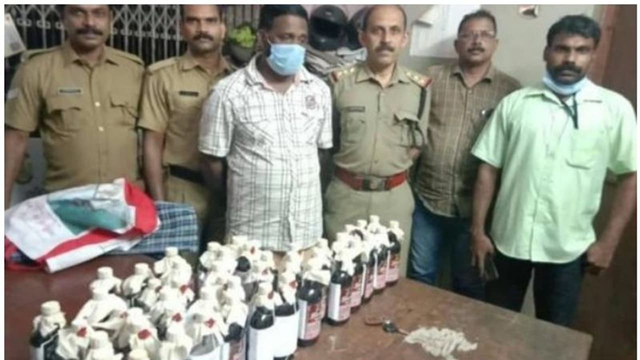 വിൽപ്പനയ്ക്കായി സൂക്ഷിച്ചിരുന്ന വിദേശ മദ്യം പിടികൂടി; ഒരാൾ അറസ്റ്റിൽ വിൽപ്പനയ്ക്കായി സൂക്ഷിച്ചിരുന്ന വിദേശ മദ്യം പിടികൂടി; ഒരാൾ അറസ്റ്റിൽ