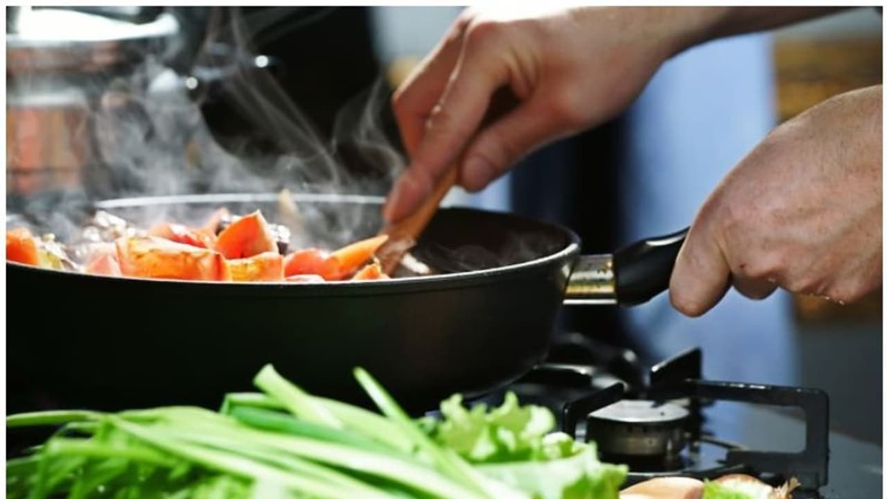 ഭക്ഷണം ഇഷ്ടപ്പെട്ടില്ലെന്ന് പരാതി പറഞ്ഞു; സഹതാമസക്കാരനെ പ്രവാസി യുവാവ് കുത്തിക്കൊലപ്പെടുത്തി