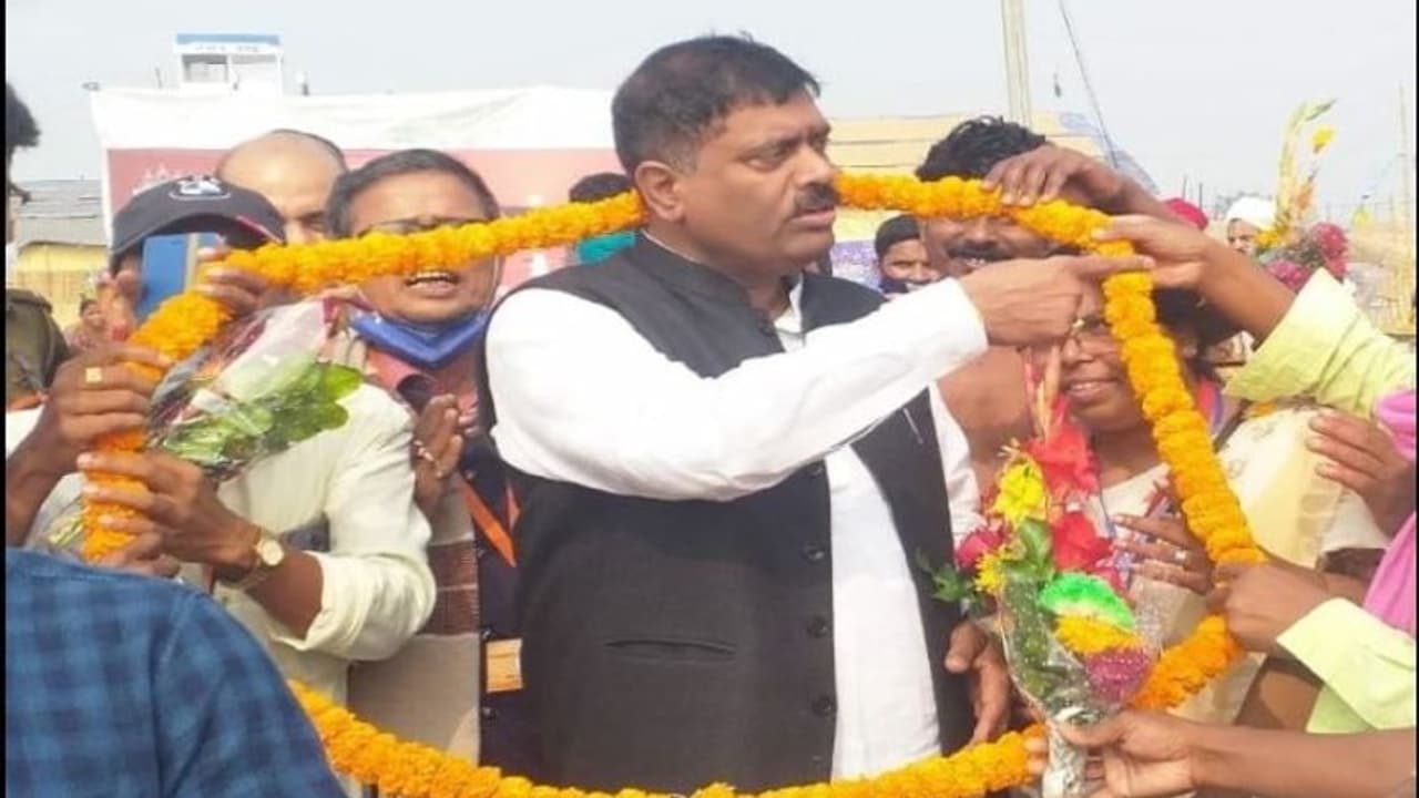 'একুশে বিজেপি সাফ', বেফাঁস মন্তব্য করে বিড়ম্বনায় কেন্দ্রীয় নেতা, খোঁচা দিলেন সৌগত 'একুশে বিজেপি সাফ', বেফাঁস মন্তব্য করে বিড়ম্বনায় কেন্দ্রীয় নেতা, খোঁচা দিলেন সৌগত