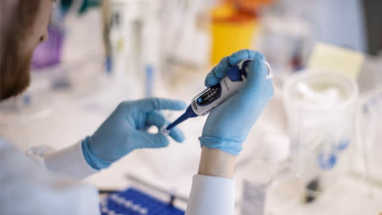 സംസ്ഥാനത്ത് ഇതുവരെ വാക്സീന് സ്വീകരിച്ചത് 35,773 പേര്, പുതുതായി മൂന്ന് വാക്സീനേഷന് കേന്ദ്രങ്ങള് കൂടി സംസ്ഥാനത്ത് ഇതുവരെ വാക്സീന് സ്വീകരിച്ചത് 35,773 പേര്, പുതുതായി മൂന്ന് വാക്സീനേഷന് കേന്ദ്രങ്ങള് കൂടി