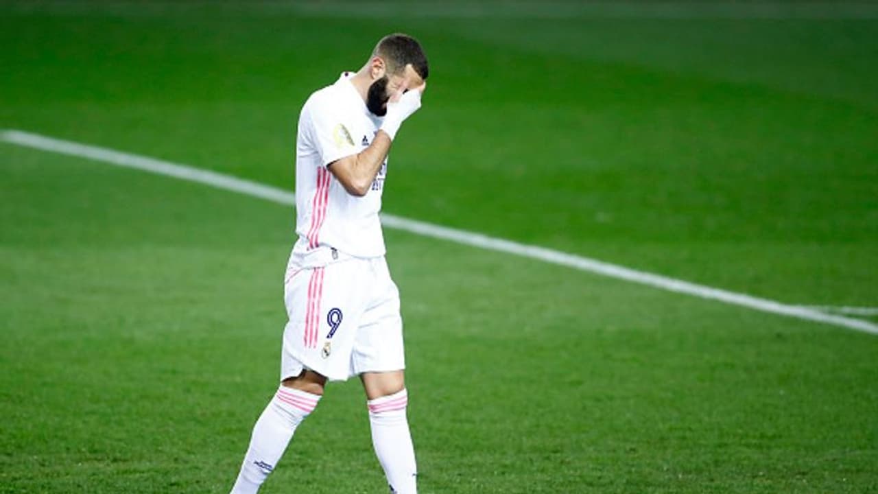 La Liga : ബെന്സേമ പെനാല്റ്റി പാഴാക്കി, റയലിന് സമനില; ബാഴ്സലോണയ്ക്ക് ജയം La Liga : ബെന്സേമ പെനാല്റ്റി പാഴാക്കി, റയലിന് സമനില; ബാഴ്സലോണയ്ക്ക് ജയം