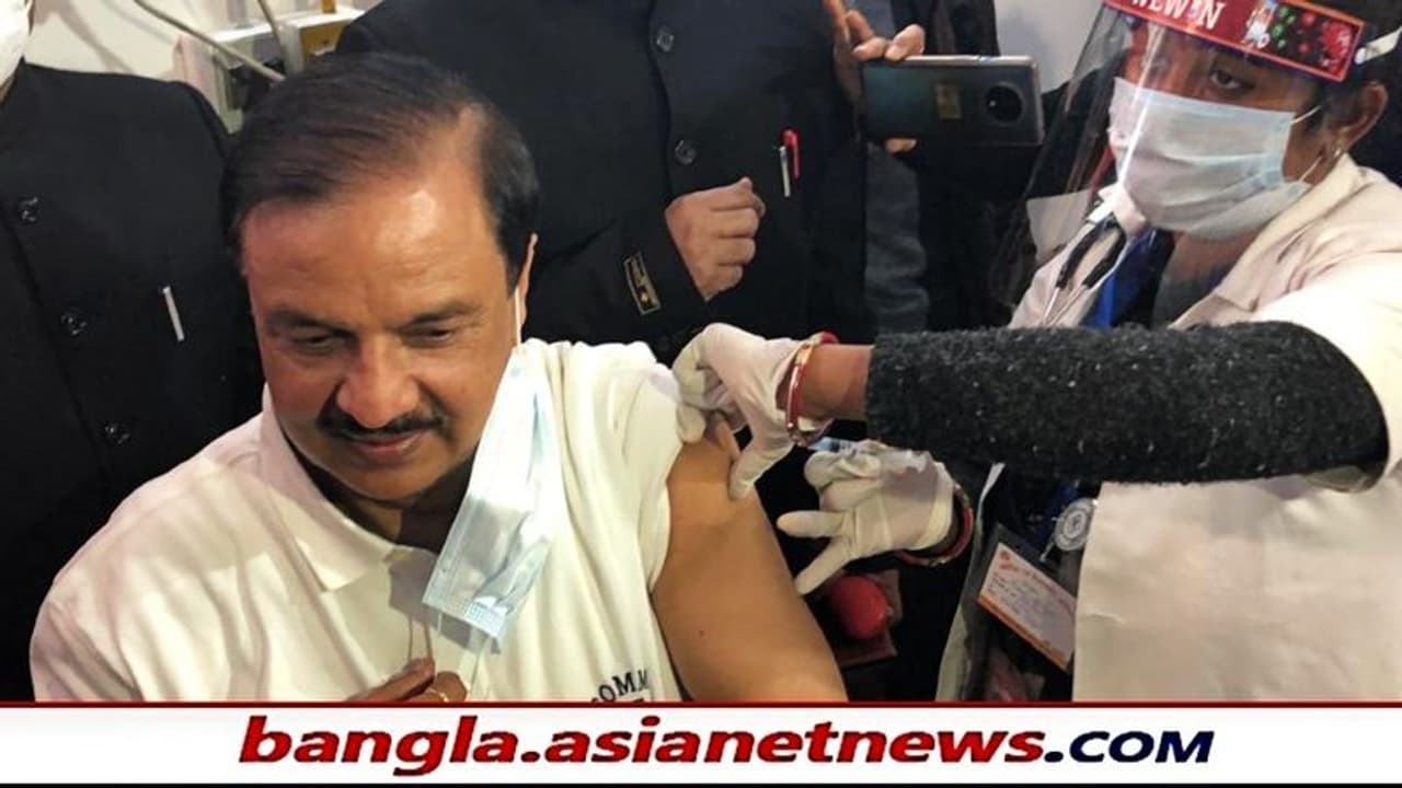 'লাফিয়ে টিকা' নেওয়ায় পাশাপাশিই ফুটছে পদ্ম ও জোড়াফুল, মোদীর নির্দেশ শুনে মতবদল মন্ত্রীর 'লাফিয়ে টিকা' নেওয়ায় পাশাপাশিই ফুটছে পদ্ম ও জোড়াফুল, মোদীর নির্দেশ শুনে মতবদল মন্ত্রীর