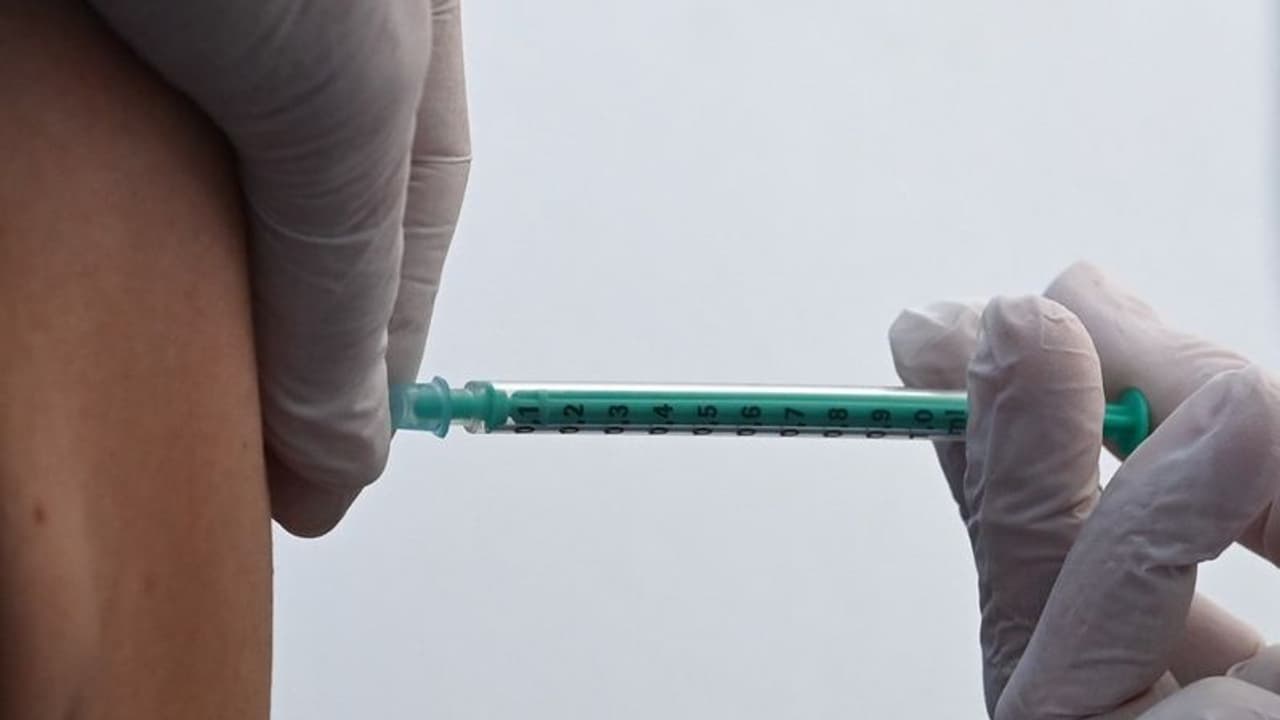 করোনা টিকায় আরও একধাপ সাফল্য রাশিয়ার, দ্বিতীয়টিতে সাফল্যের হার ১০০ শতাংশ করোনা টিকায় আরও একধাপ সাফল্য রাশিয়ার, দ্বিতীয়টিতে সাফল্যের হার ১০০ শতাংশ