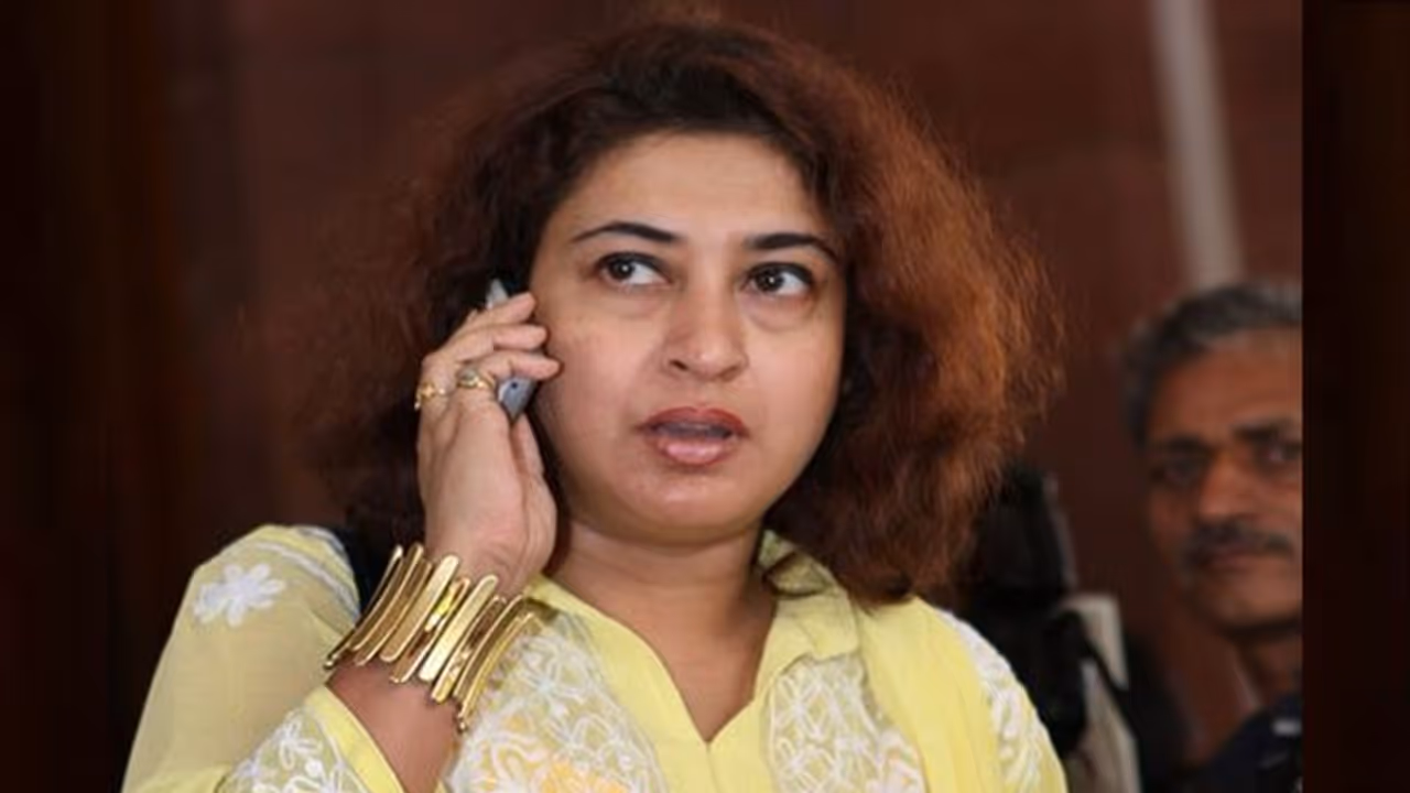 দিল্লির পথ থেকে ইউ টার্ন নিয়েছে 'শতাব্দী এক্সপ্রেস', তৃণমূলের রাজ্য কমিটিতে প্রবেশ বীরভূমের সাংসদের দিল্লির পথ থেকে ইউ টার্ন নিয়েছে 'শতাব্দী এক্সপ্রেস', তৃণমূলের রাজ্য কমিটিতে প্রবেশ বীরভূমের সাংসদের