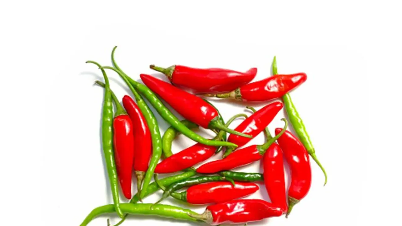 লঙ্কা কাটা বা বাটার পর হাত জ্বালা করছে, রইল মুক্তি পাওয়ার সহজ ঘরোয়া টোটকা 