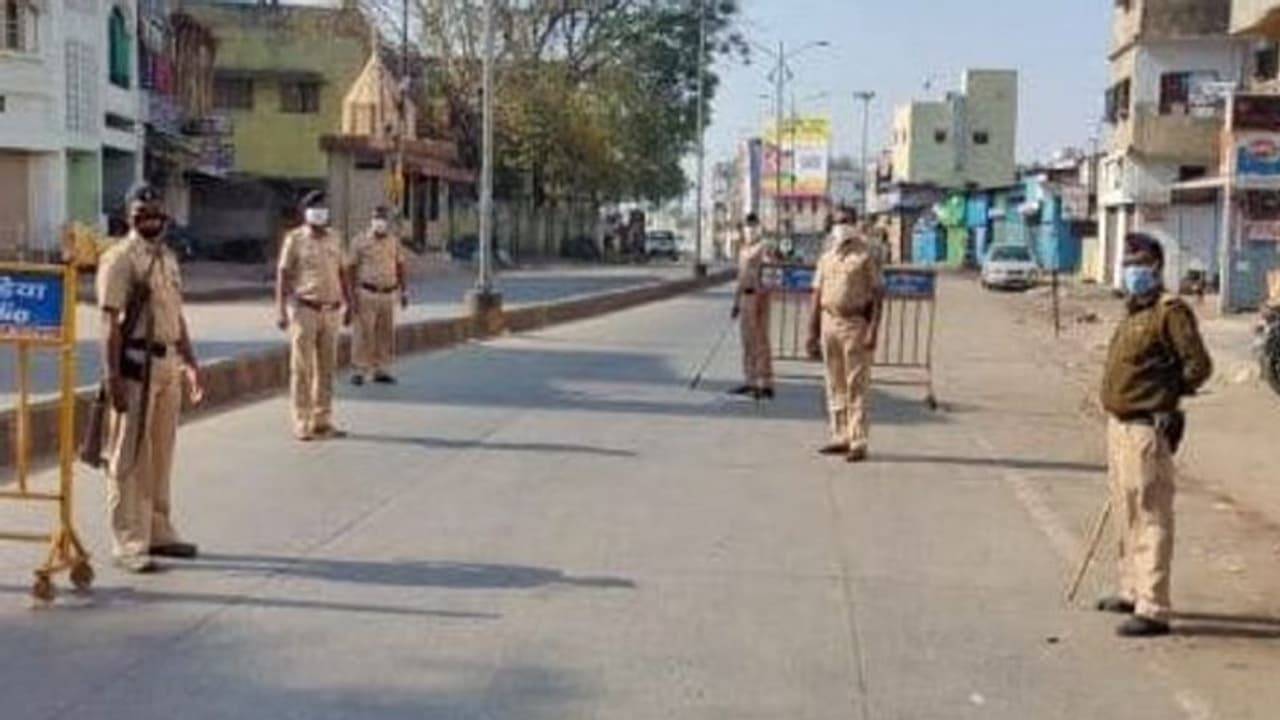 ಪುಣೆಯಲ್ಲಿ ನೈಟ್ ಕರ್ಫ್ಯೂ, ಅಮರಾವತಿ ಲಾಕ್ಡೌನ್; ಕೊರೋನಾ 2ನೇ ಅಲೆಗೆ ತತ್ತರಿಸಿದ ಮಹಾರಾಷ್ಟ್ರ! ಪುಣೆಯಲ್ಲಿ ನೈಟ್ ಕರ್ಫ್ಯೂ, ಅಮರಾವತಿ ಲಾಕ್ಡೌನ್; ಕೊರೋನಾ 2ನೇ ಅಲೆಗೆ ತತ್ತರಿಸಿದ ಮಹಾರಾಷ್ಟ್ರ!
