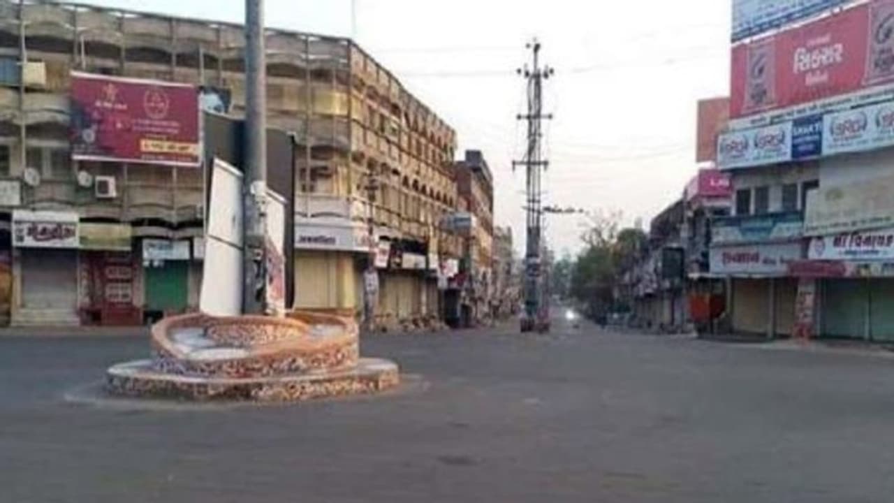 தமிழகத்தில் ஏப்ரல் 30ம் தேதி வரை தளர்வுகளுடன் ஊரடங்கு நீட்டிப்பு... தமிழக அரசு அறிவிப்பு..!